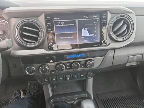 Used 2021 Toyota Tacoma TRD Sport w/ Technology Package image 25