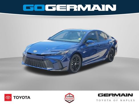 Used 2025 Toyota Camry SE FWD image 1