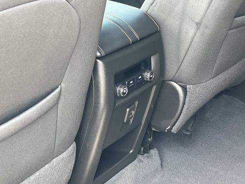 Used 2021 Chevrolet Traverse LT FWD image 21
