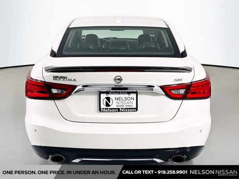Certified 2017 Nissan Maxima SR w/ Midnight Edition FWD image 6