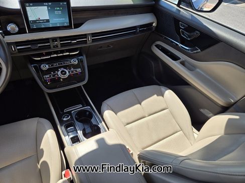 Used 2022 Lincoln Corsair Reserve w/ Rear Removable Package Tray FWD image 12