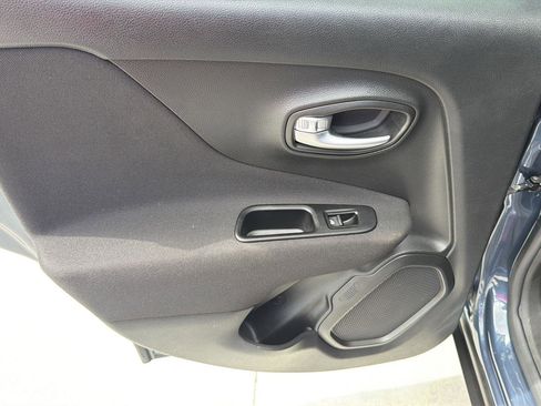 Used 2021 Jeep Renegade Sport w/ Sport Appearance Group AWD/4WD image 19