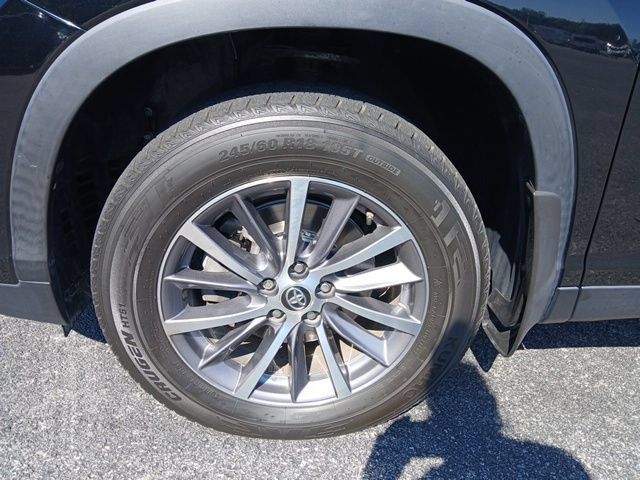 Used 2019 Toyota Highlander XLE AWD/4WD image 2
