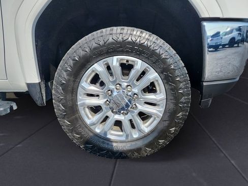 Used 2023 GMC Sierra 2500 SLT w/ SLT Preferred Package image 9