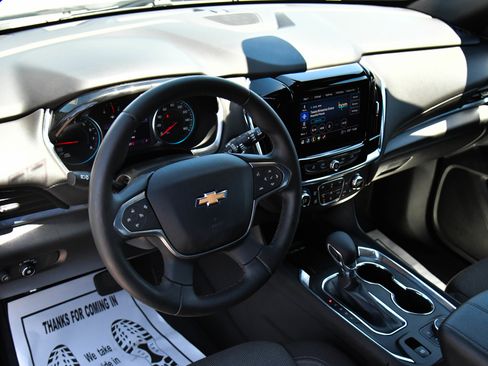 Used 2023 Chevrolet Traverse LT FWD image 16