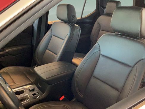 Used 2022 Chevrolet Traverse LT w/ LPO, Floor Liner Package FWD image 32