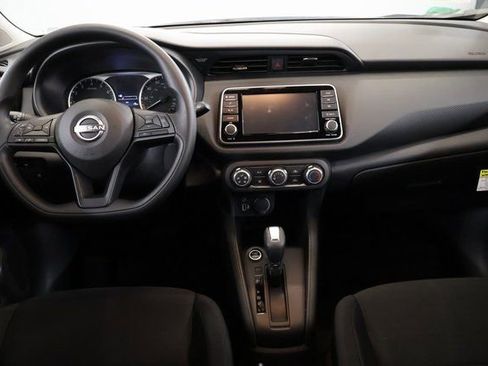New 2025 Nissan Kicks Play S image 9