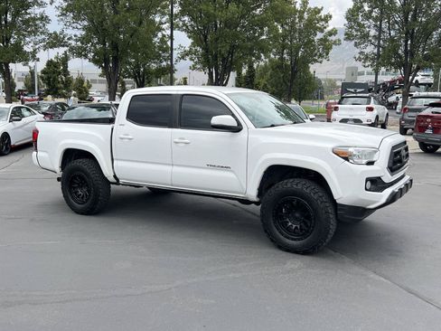 Used 2020 Toyota Tacoma SR5 w/ Technology Package AWD/4WD image 5