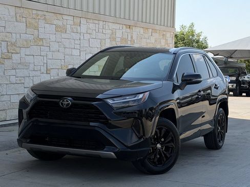 Used 2025 Toyota RAV4 SE AWD/4WD image 2