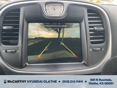 Used 2022 Chrysler 300 Touring L w/ Comfort Group RWD image 10