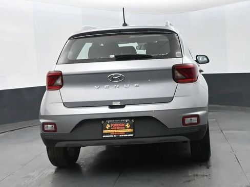 Used 2025 Hyundai Venue SEL FWD image 8