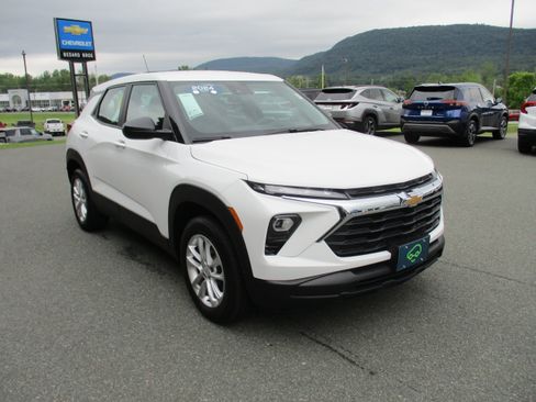 Certified 2024 Chevrolet TrailBlazer LS AWD/4WD image 3