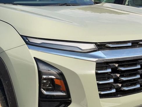 Used 2025 Chevrolet Equinox LT AWD/4WD image 12