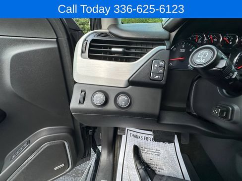 Used 2018 GMC Yukon XL SLT w/ Open Road Package AWD/4WD image 19