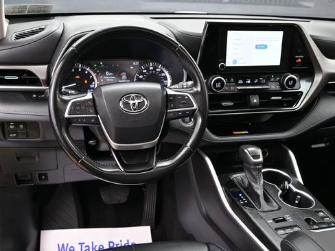 Used 2023 Toyota Highlander XLE AWD/4WD image 33