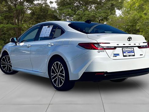 Used 2025 Toyota Camry XLE image 4