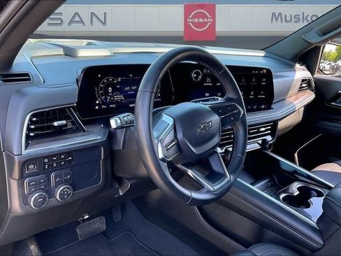 Used 2025 Chevrolet Tahoe Z71 AWD/4WD image 17