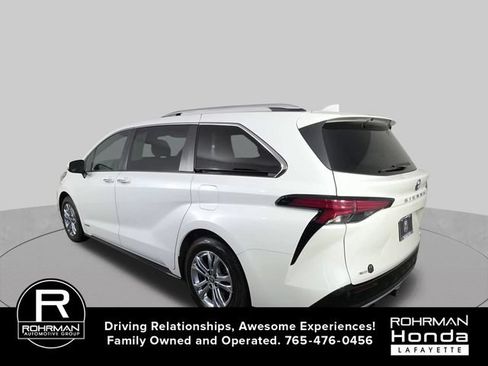 Used 2021 Toyota Sienna Platinum AWD/4WD image 8