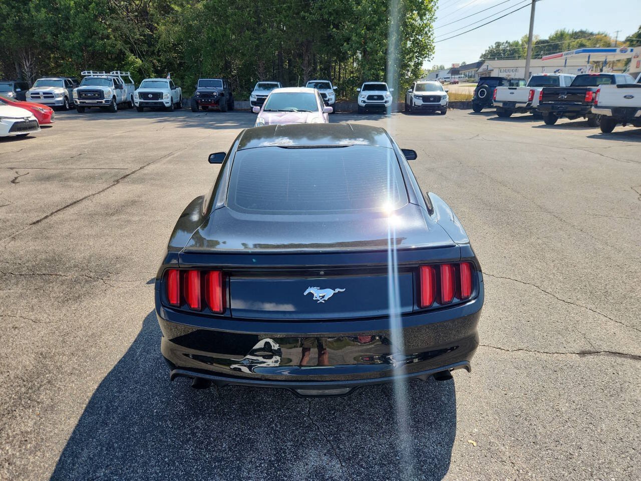 Used 2016 Ford Mustang Coupe RWD image 3