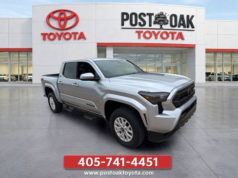 Used 2025 Toyota Tacoma SR5 AWD/4WD image 1