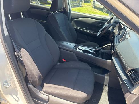 Used 2024 Nissan Rogue S AWD/4WD image 18