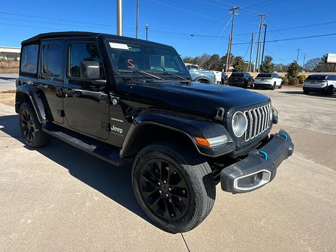 Used 2024 Jeep Wrangler Sahara w/ Technology Group image 5