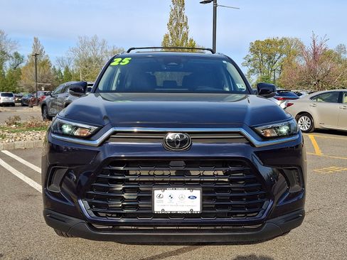 Used 2025 Toyota Grand Highlander AWD image 2