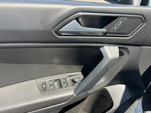 Used 2018 Volkswagen Tiguan SE w/ Panoramic Sunroof Package AWD/4WD image 19