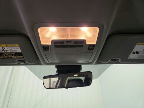 Used 2017 Toyota Highlander SE FWD image 31