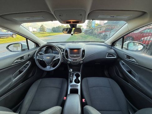 Used 2017 Chevrolet Cruze LT w/ Convenience Package FWD image 14