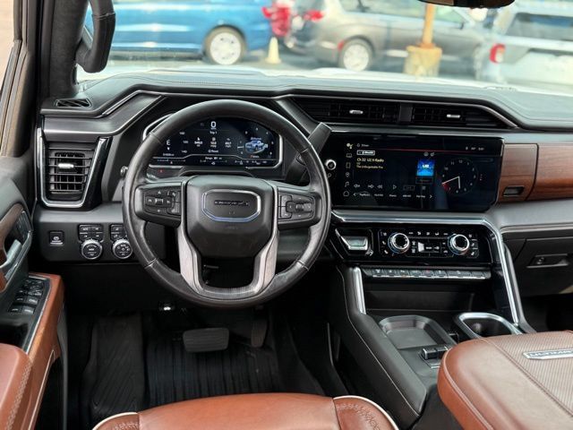 Used 2025 GMC Sierra 3500 Denali Ultimate w/ LPO, GMC Protection Package AWD/4WD image 7