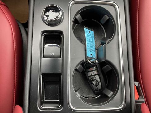 New 2025 Lincoln Corsair Reserve w/ Equipment Group 202A image 32