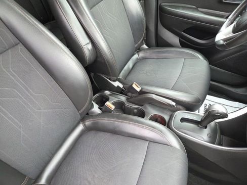 Used 2022 Chevrolet Trax LT w/ LT Convenience Package image 29