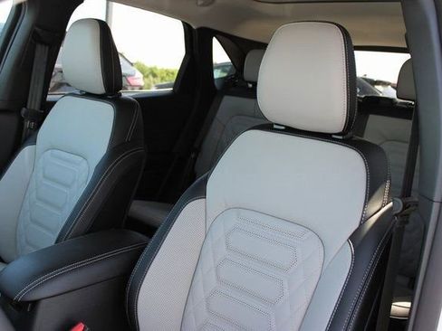 New 2024 Ford Escape SE w/ PHEV Premium Package image 17