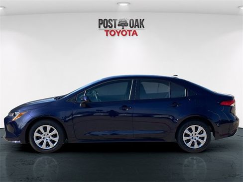 Used 2025 Toyota Corolla LE image 4