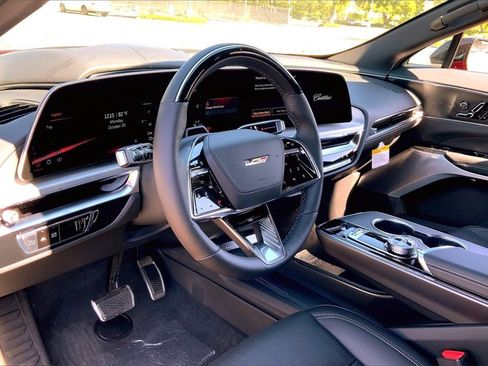 New 2026 Cadillac Lyriq V image 9