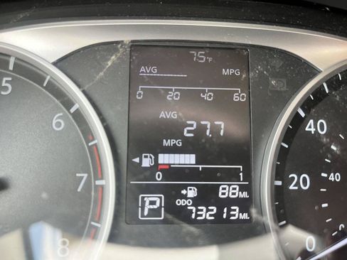 Used 2022 Nissan Versa S FWD image 16