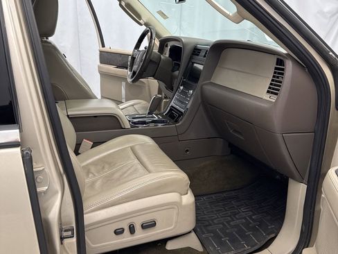 Used 2017 Lincoln Navigator Select image 29
