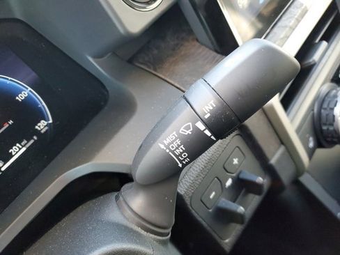 Used 2025 Toyota Tacoma Limited image 27