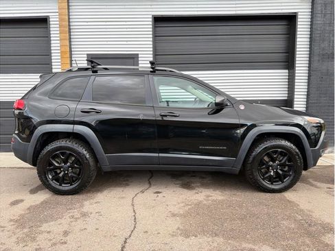 Used 2017 Jeep Cherokee Trailhawk w/ Comfort/Convenience Group image 10