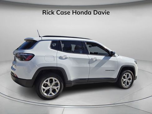 Used 2024 Jeep Compass Latitude image 7