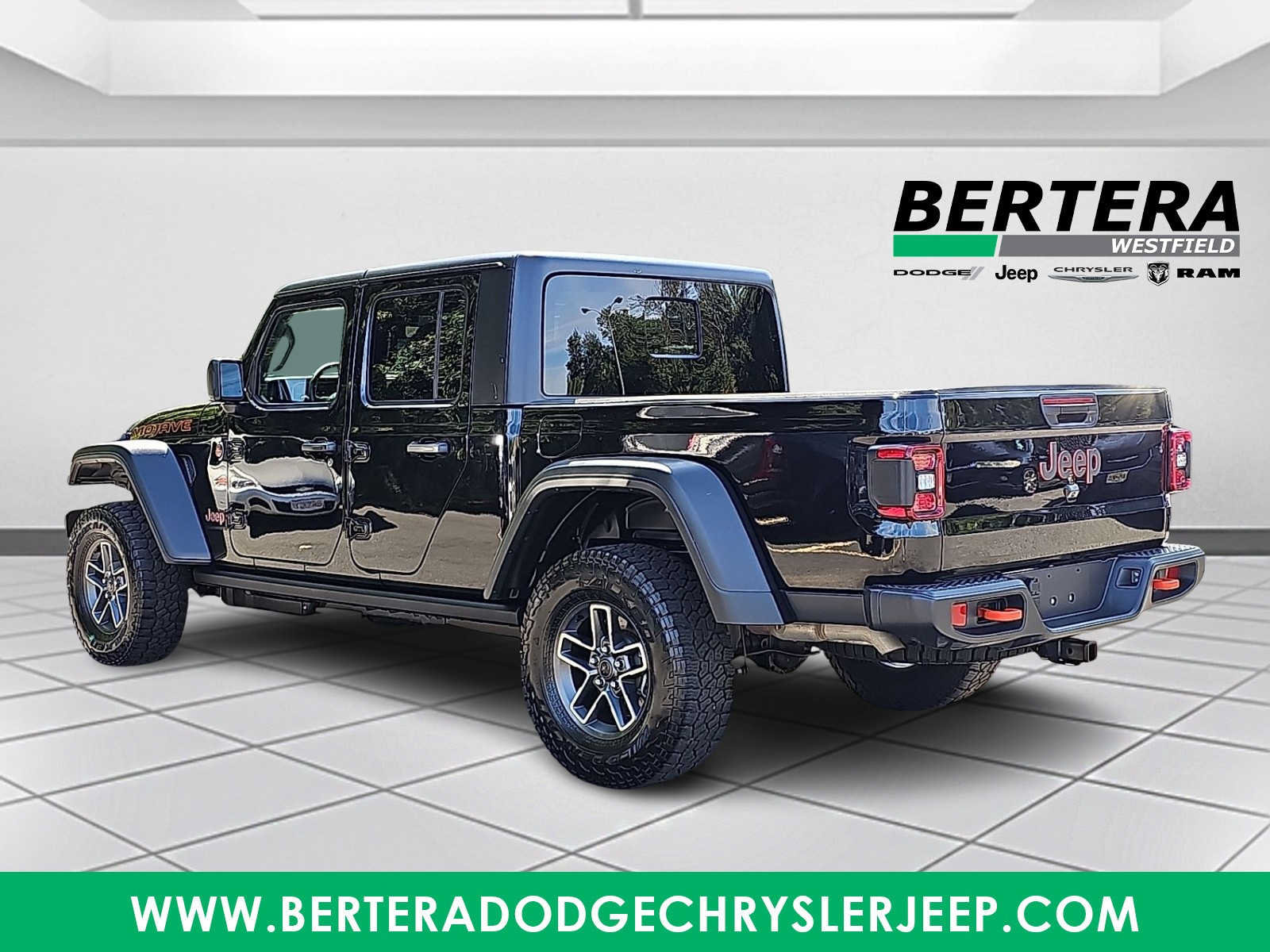 Used 2026 Jeep Gladiator Mojave AWD/4WD image 4