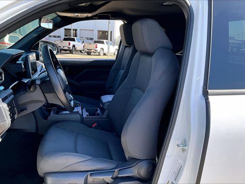 Used 2024 Toyota Tacoma SR image 8