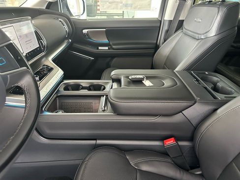 New 2025 Ford Expedition Platinum w/ Driver's Package image 22