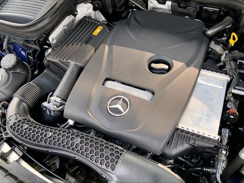 Used 2018 Mercedes-Benz GLC 300 4MATIC image 32