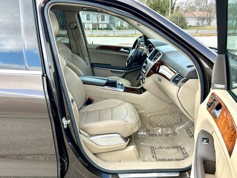 Used 2013 Mercedes-Benz GL 550 4MATIC image 14
