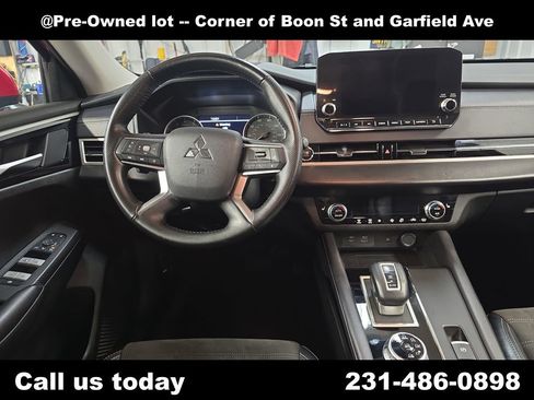 Used 2024 Mitsubishi Outlander SE image 15