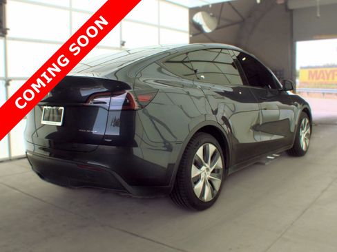 Used 2024 Tesla Model Y Long Range AWD/4WD image 5