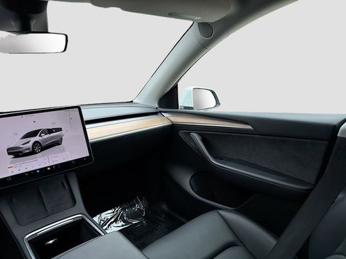 Used 2023 Tesla Model Y Long Range image 24