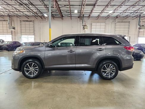 Used 2019 Toyota Highlander XLE FWD image 7